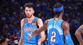 勇士队新赛季三分雨助力，276记三分刷新历史纪录