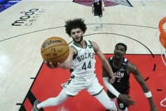 季后赛十大明星球员表现盘点：伦纳德绝杀，詹姆斯领袖风范